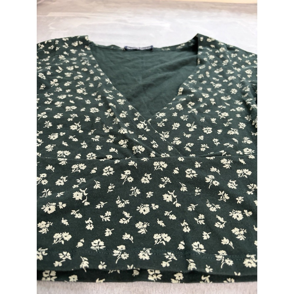 Brandy‎ Melville Womens Y2K Amara Floral Crop Top Sz S V Neck Ditsy Cottage Wrap - Picture 9 of 14